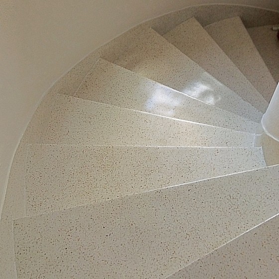 revestimento granilite escada